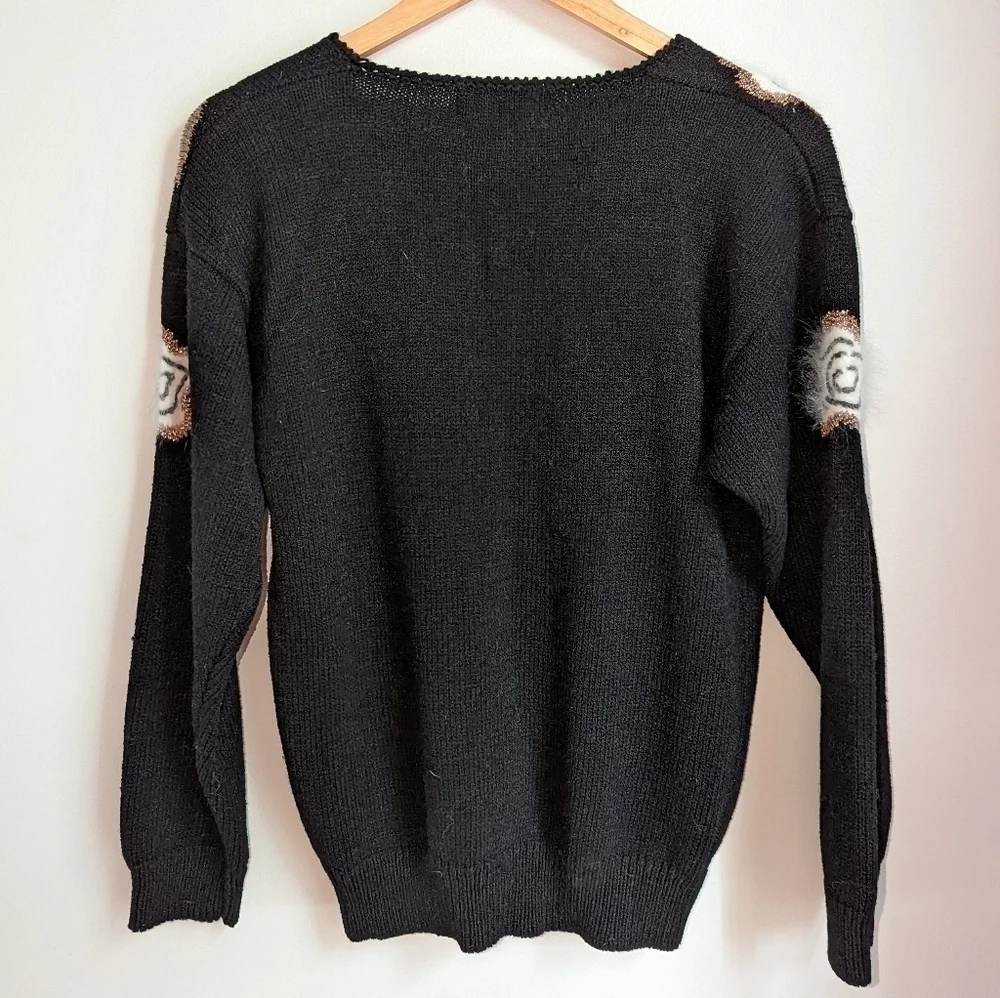 VINTAGE Retro Black & Floral Embroidery Crewneck Knit Sweater Size Medium - Picture 13 of 13